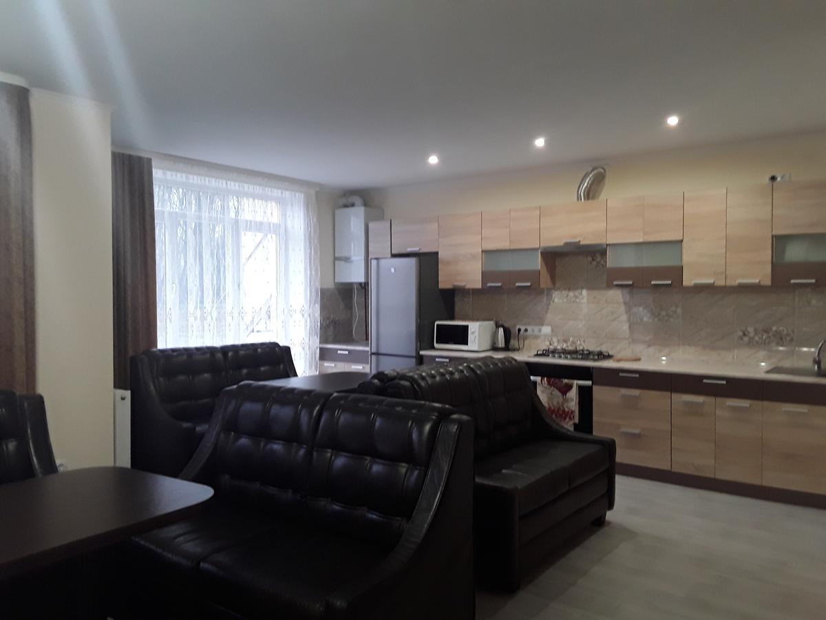 טרנופיל Gostynnyi Dvir Cottage מראה חיצוני תמונה